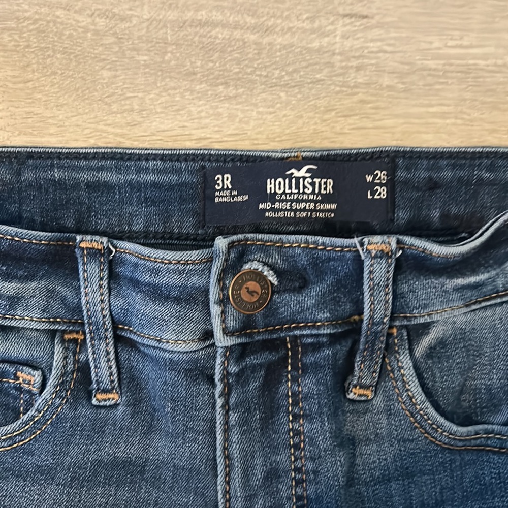 Hollister mid rise super skinny jeans - Picture 3 of 3